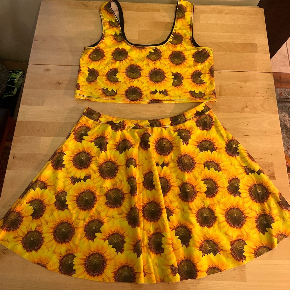DerbySkinz Sunflower Tank and Skater Skirt Large